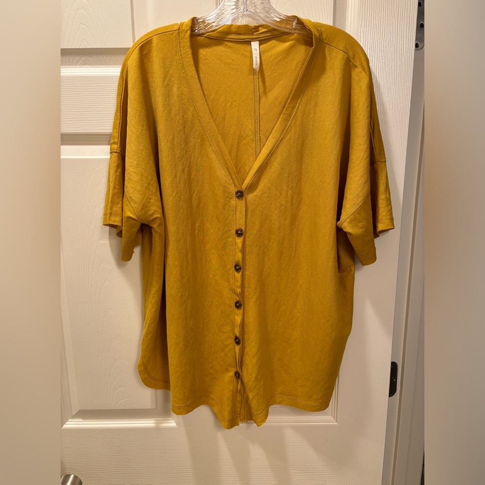 Short Sleeve Button-up V-neck Blouse